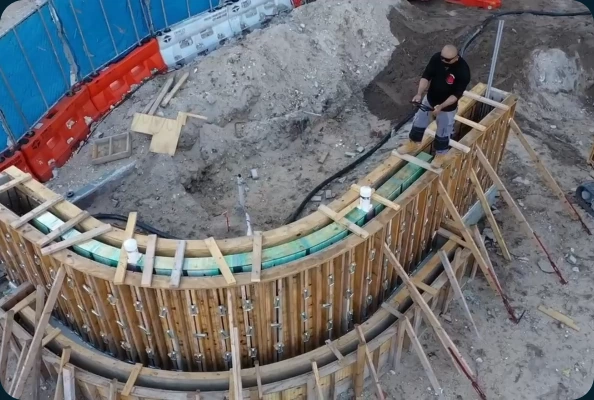 Kiso Group crew forming the curved shell of a pool under construction